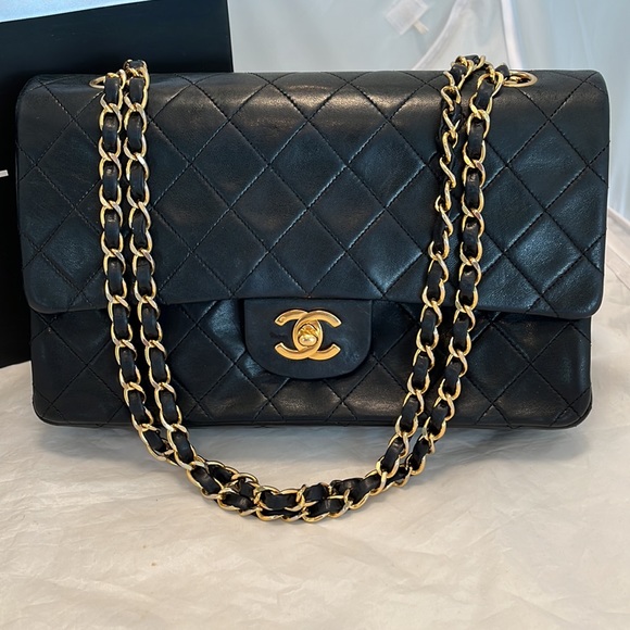 Chanel Vintage Classic Medium Double Flap Bag - Picture 2 of 15